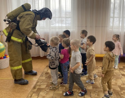 Знакомство с профессией пожарного Знакомство с профессией пожарного.