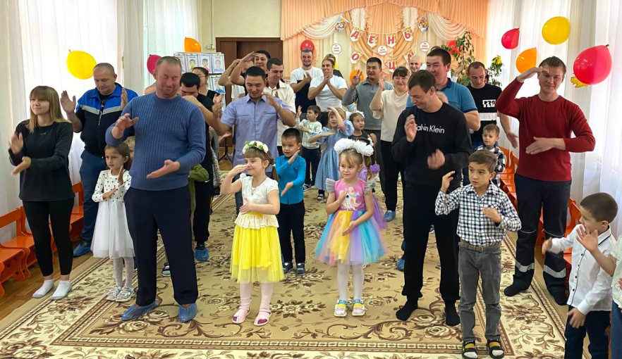 Поздравляем с Днем отца! Поздравляем с Днем отца!.