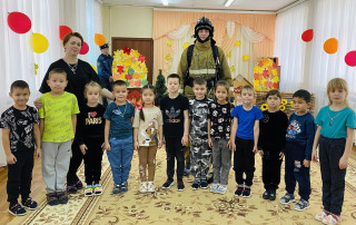 Знакомство с профессией пожарного Знакомство с профессией пожарного.